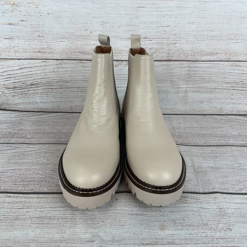 CASLON Miller Womens Sz 7M Chelsea Boots Tan Cream Water Resistant